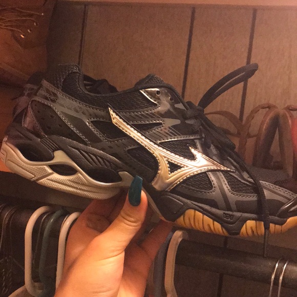 mizuno wave bolt 4 brown